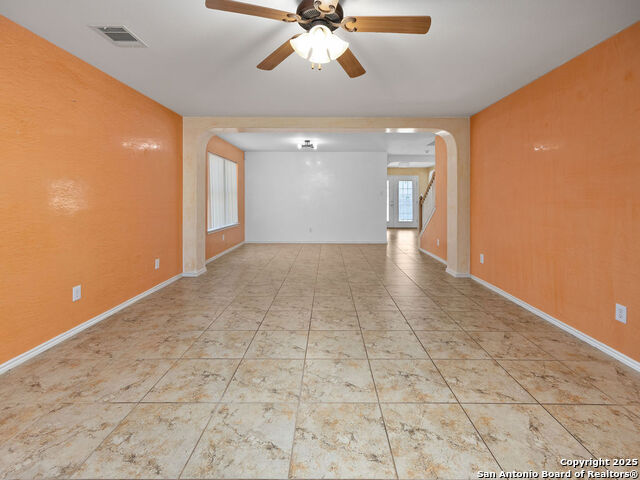 Listing photo id 11 for 8964 Scarlet Crk