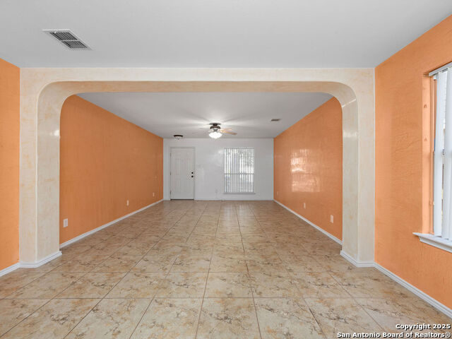 Listing photo id 13 for 8964 Scarlet Crk
