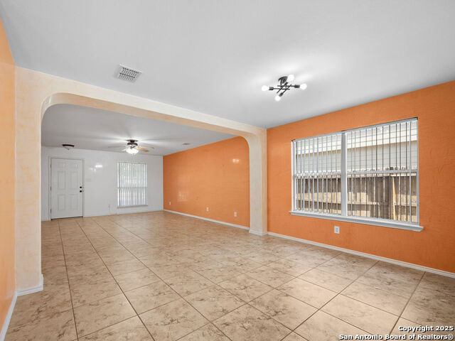 Listing photo id 14 for 8964 Scarlet Crk
