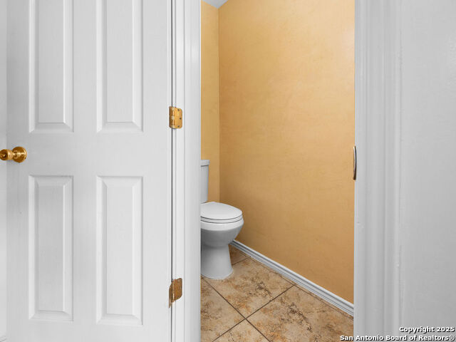 Listing photo id 15 for 8964 Scarlet Crk
