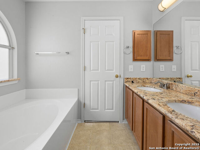 Listing photo id 26 for 8964 Scarlet Crk