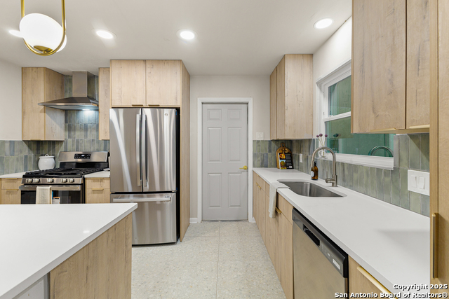 Image 12 of 33 For 131 Cornwall