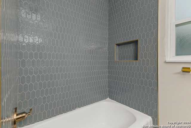 Image 19 of 33 For 131 Cornwall