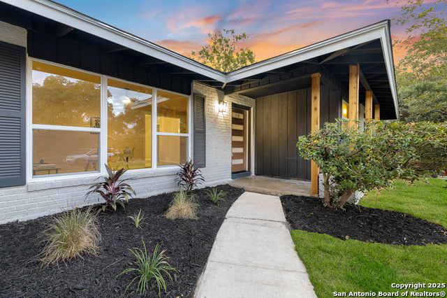 Image 3 of 33 For 131 Cornwall