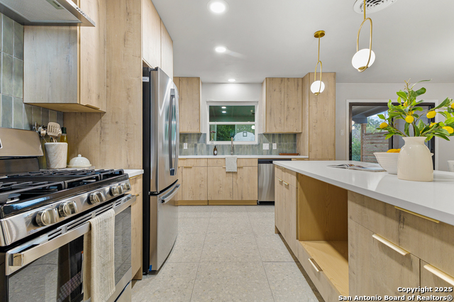 Image 9 of 33 For 131 Cornwall