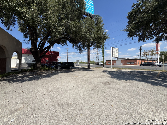 Listing photo id 13 for 5917 San Pedro