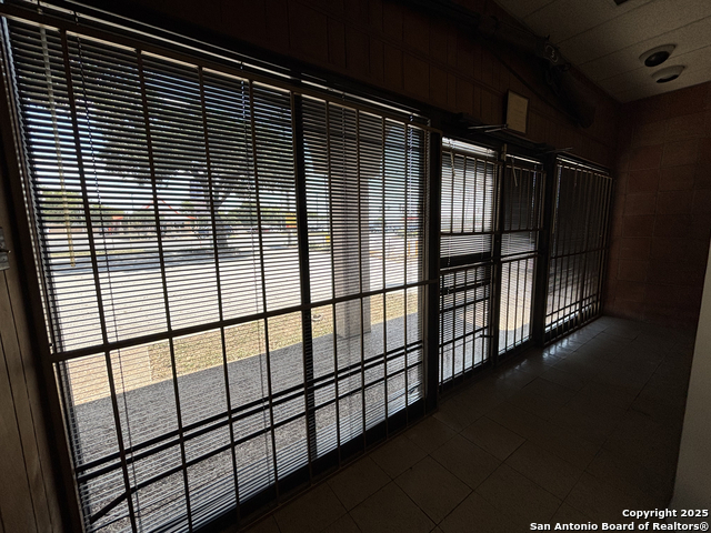 Listing photo id 0 for 5917 San Pedro