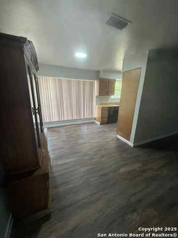 Image 3 of 10 For 4811 Castle Stream Drive