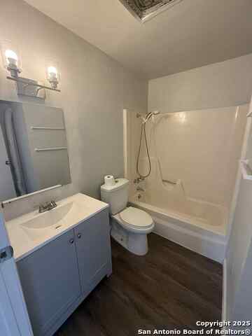 Image 6 of 10 For 4811 Castle Stream Drive