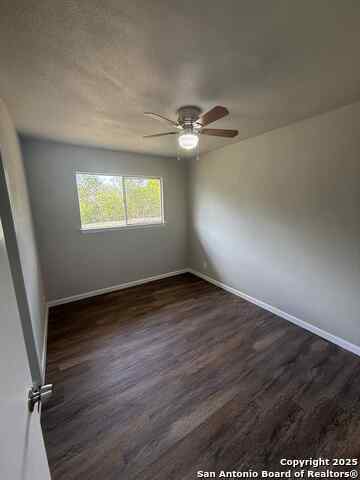 Image 7 of 10 For 4811 Castle Stream Drive