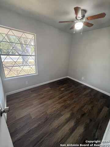 Image 8 of 10 For 4811 Castle Stream Drive