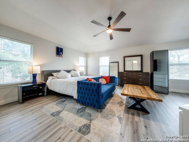 Image 16 of 34 For 19606 Flair Oak