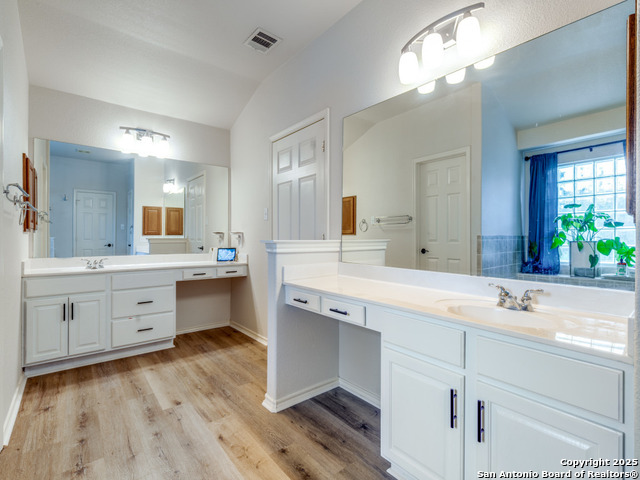 Image 17 of 34 For 19606 Flair Oak