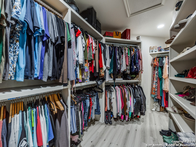 Image 19 of 34 For 19606 Flair Oak