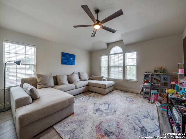 Image 24 of 34 For 19606 Flair Oak