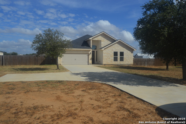 Details for 153 Medium Meadow, Lytle, TX 78052