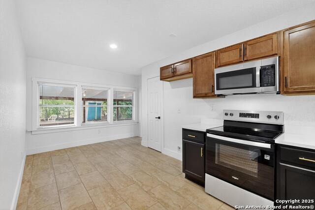 Image 11 of 48 For 1334 Theo Ave W