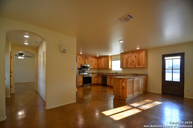 Image 14 of 56 For 1846 White Tail Ln.