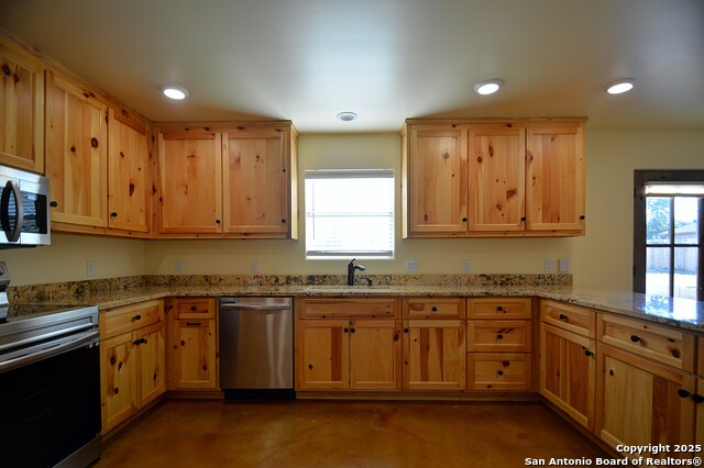 Image 20 of 56 For 1846 White Tail Ln.