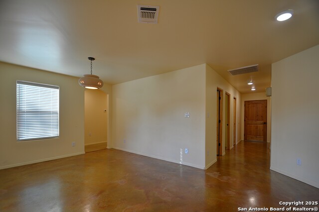 Image 29 of 56 For 1846 White Tail Ln.