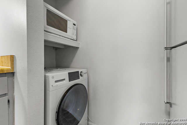 Image 19 of 22 For 3843 Barrington 163 P