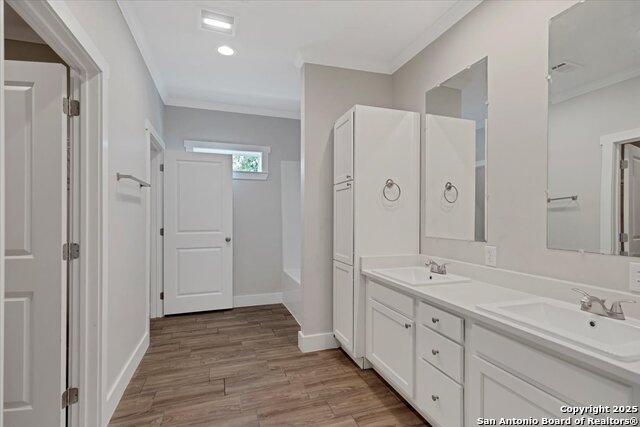 Image 14 of 25 For 611 Rudolph