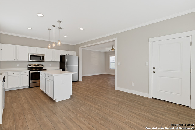 Image 2 of 25 For 611 Rudolph