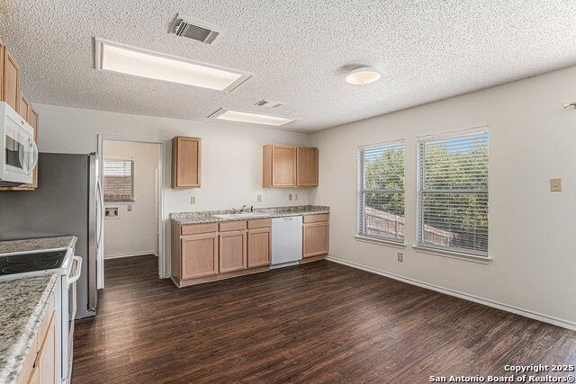 Image 11 of 26 For 8447 Mannington