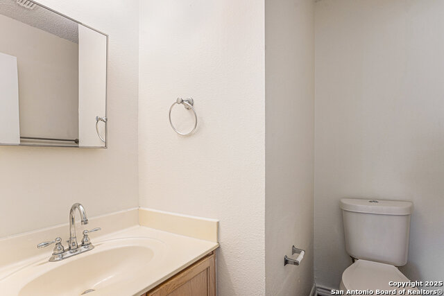 Image 13 of 26 For 8447 Mannington