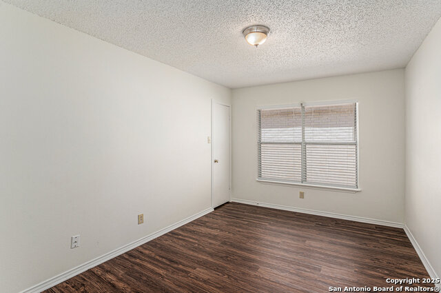 Image 21 of 26 For 8447 Mannington