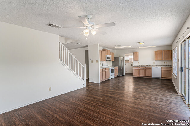 Image 8 of 26 For 8447 Mannington