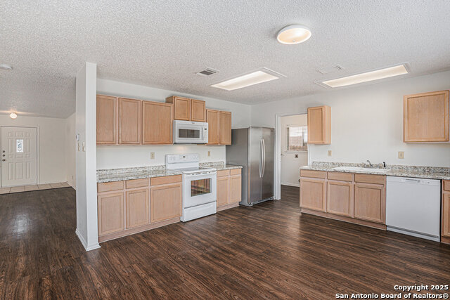 Image 9 of 26 For 8447 Mannington