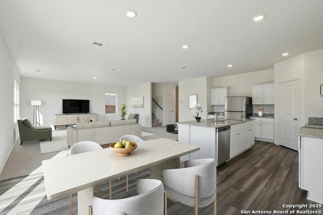 Image 3 of 21 For 7222 King Bend