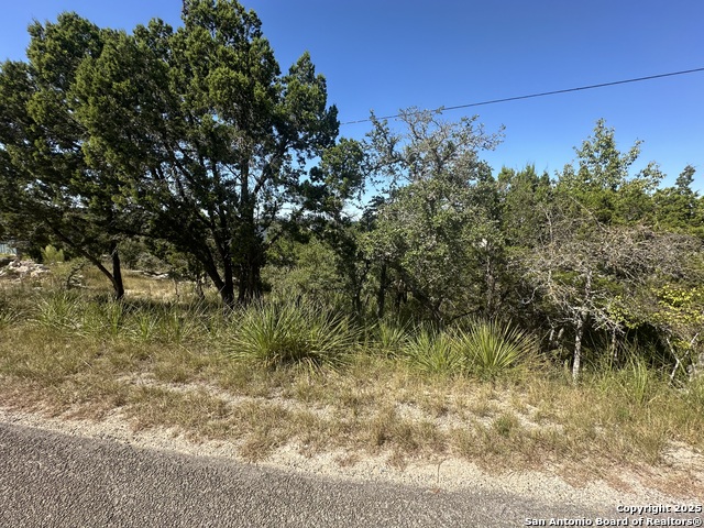 Listing photo id 0 for 605 Ledgeview