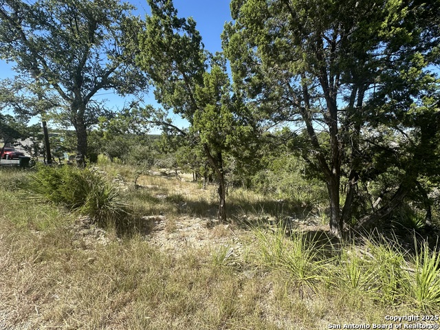 Listing photo id 1 for 605 Ledgeview