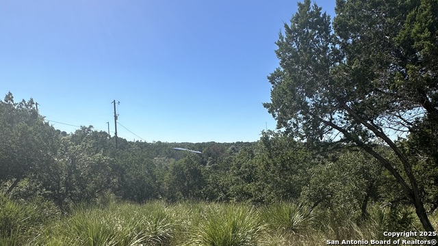 Listing photo id 2 for 605 Ledgeview