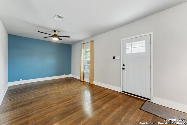 Image 16 of 31 For 1031 Schley Ave