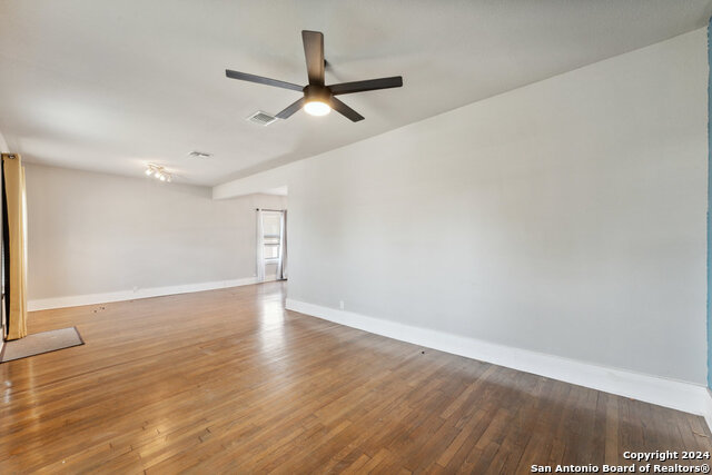 Image 17 of 31 For 1031 Schley Ave