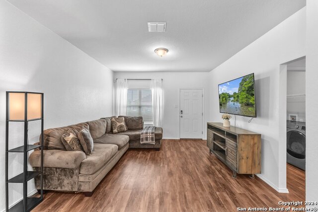 Image 5 of 23 For 7127 Mesa Clfs