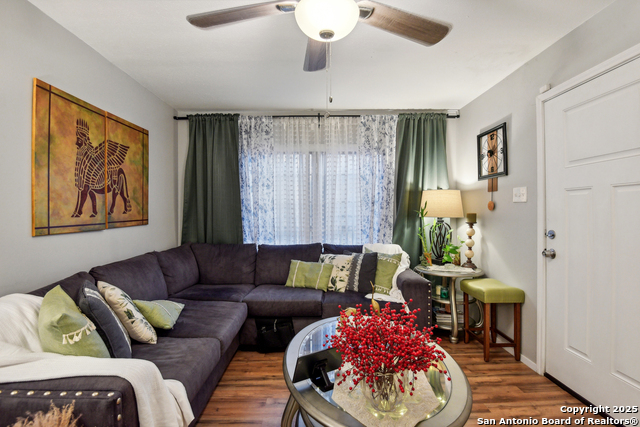 Image 33 of 42 For 1602 Lone Oak