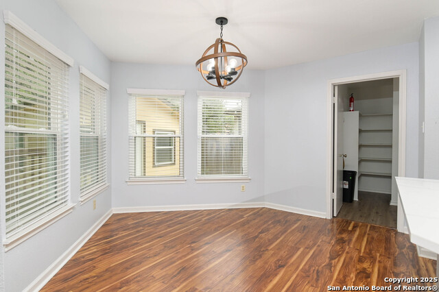 Listing photo id 8 for 8426 Cross Spring
