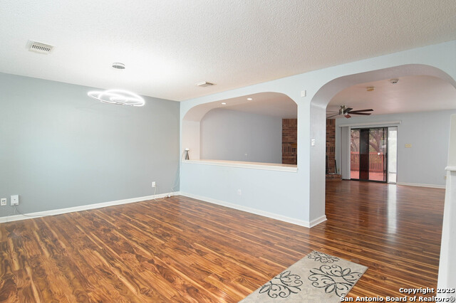 Listing photo id 10 for 8426 Cross Spring