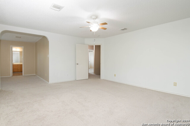 Listing photo id 11 for 8426 Cross Spring