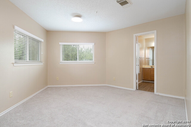Listing photo id 12 for 8426 Cross Spring