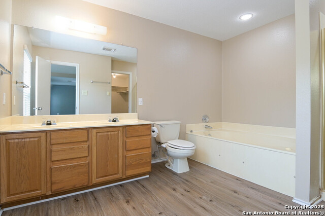 Listing photo id 13 for 8426 Cross Spring