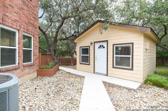 Listing photo id 25 for 8426 Cross Spring
