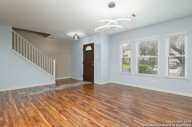 Listing photo id 2 for 8426 Cross Spring