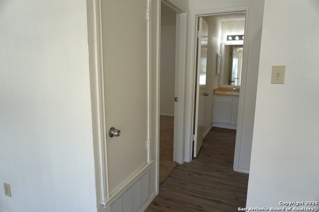 Image 14 of 26 For 800 Station  1