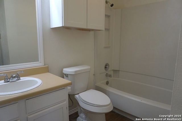 Image 23 of 26 For 800 Station  1