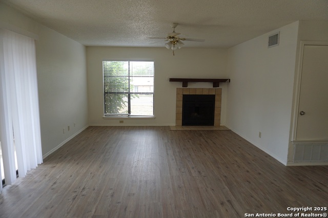 Image 5 of 26 For 800 Station  1